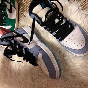 University blue jordan 1’s